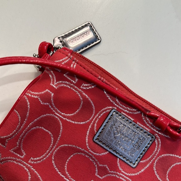 Coach Poppy wristlet red - Picture 6 of 6